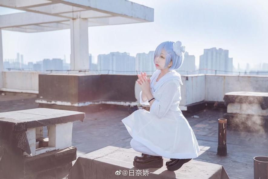 拍照前先换上日奈娇兔兔卫衣cos才能上镜？-51acg