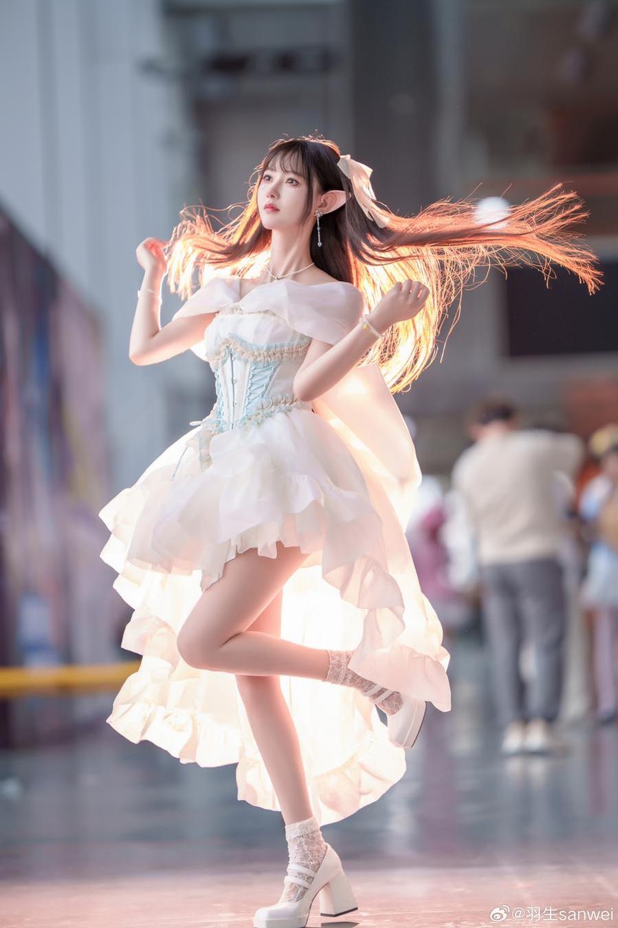 羽生三未蓝白美图展示，带你进入她梦幻般的cosplay世界-51acg