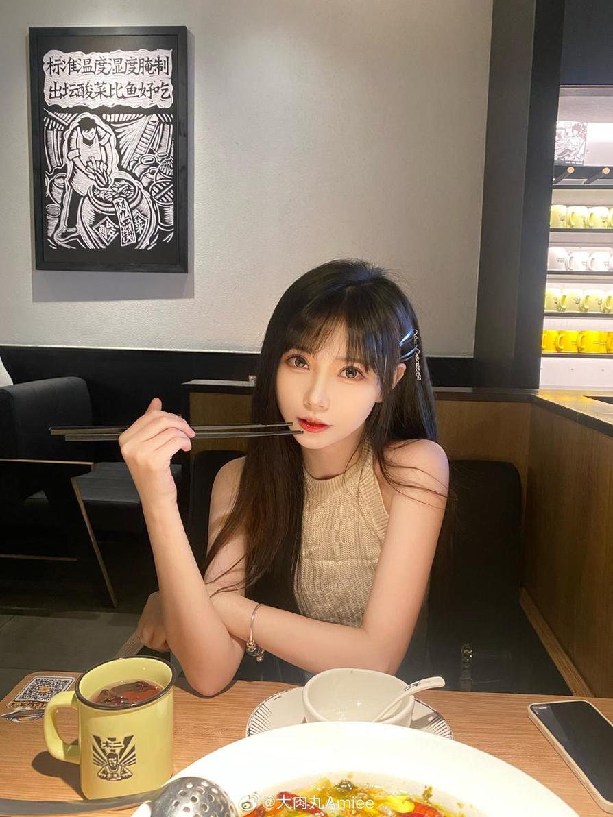 大肉丸amiee合集：绝美图片直击心灵，没有人可以拒绝这样的美。-51acg