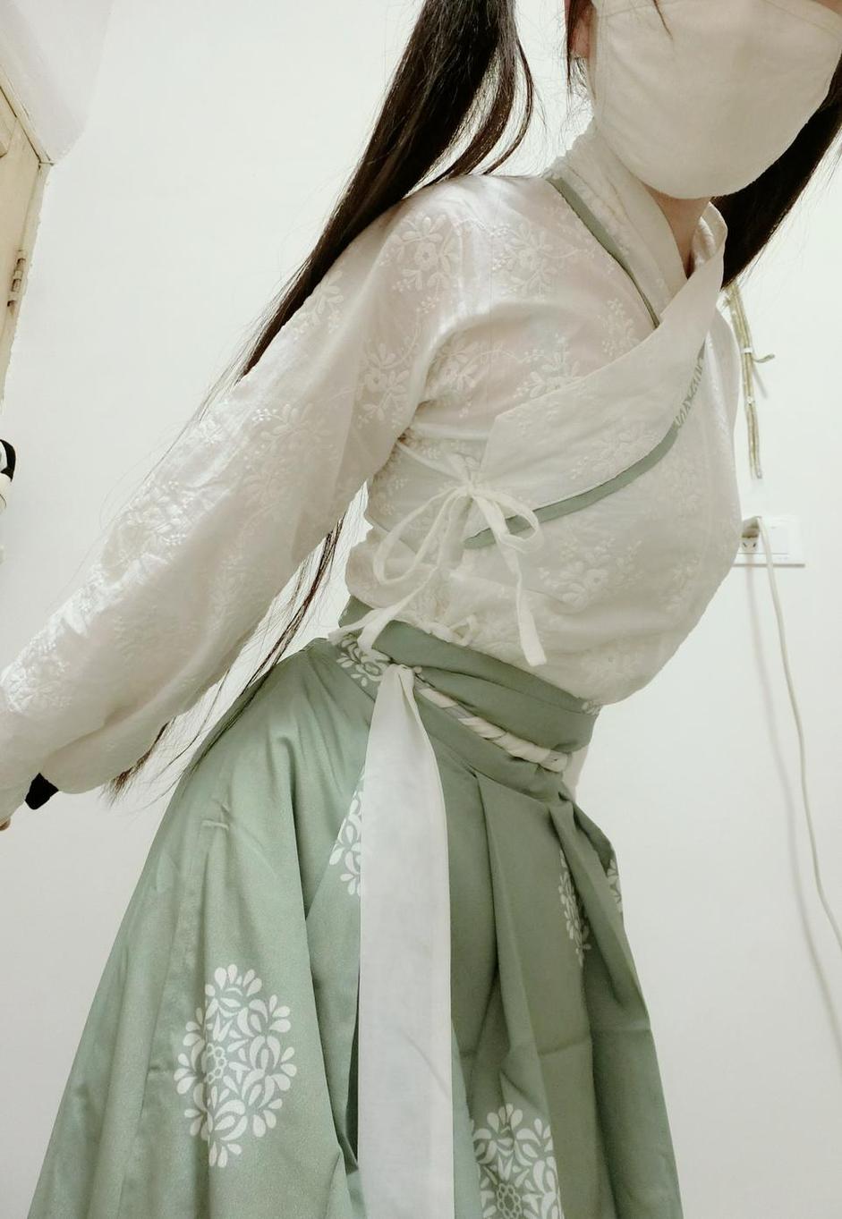 一系列好看的摄影作品：西尔酱蓝色校服再现青春美好。-51acg