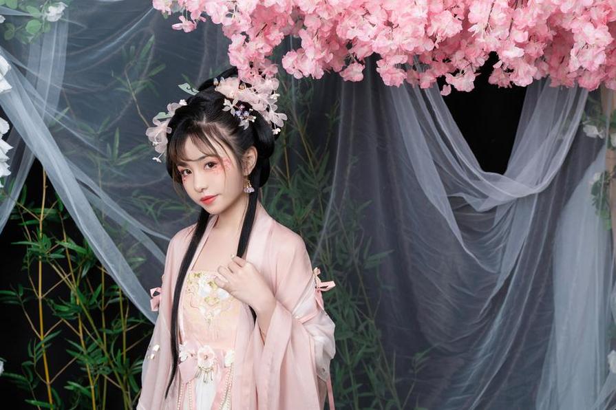 少女喵小吉的原图合集：无尽轨迹中的邂逅故事-51acg