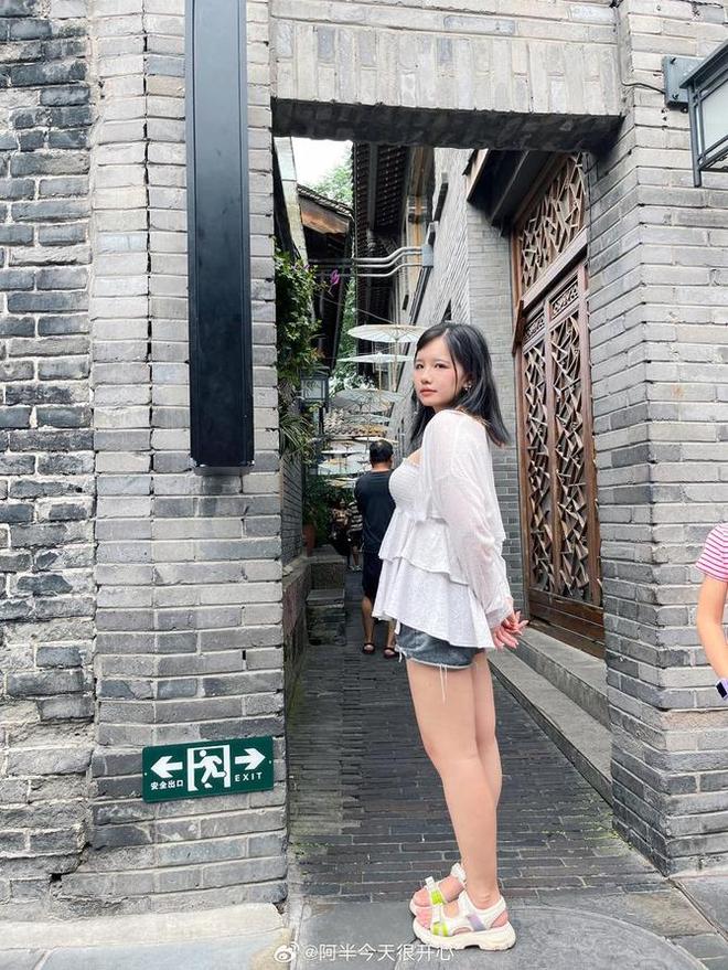 阿半今天很开心13套，coser们的精心打造，一份精选图包带你走遍世界美景-51acg