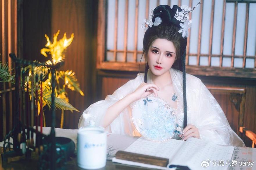 感受神明少女鹿八岁的摄影魅力，这些照片让你欲罢不能-51acg