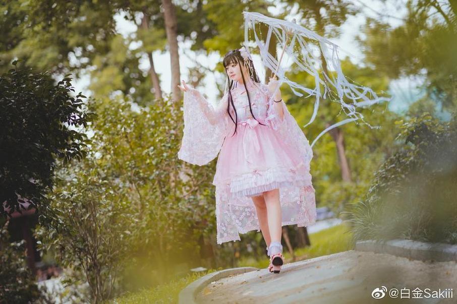 白金saki绝对领域：图片中散发动人美感-51acg