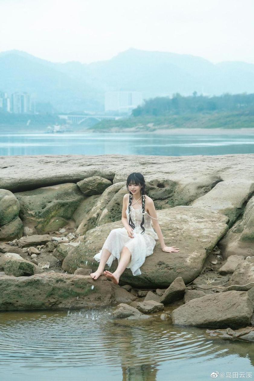 云溪溪奶桃水池写真：高清原图下载还不快点-51acg