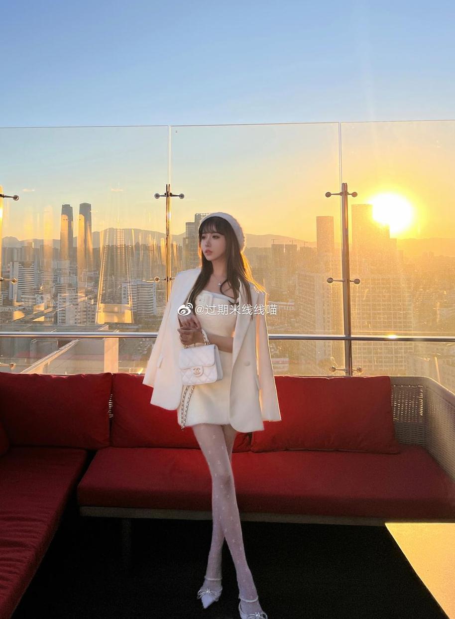 不想错过的过期米线线喵最新写真，这里包含最全的cos照片。-51acg