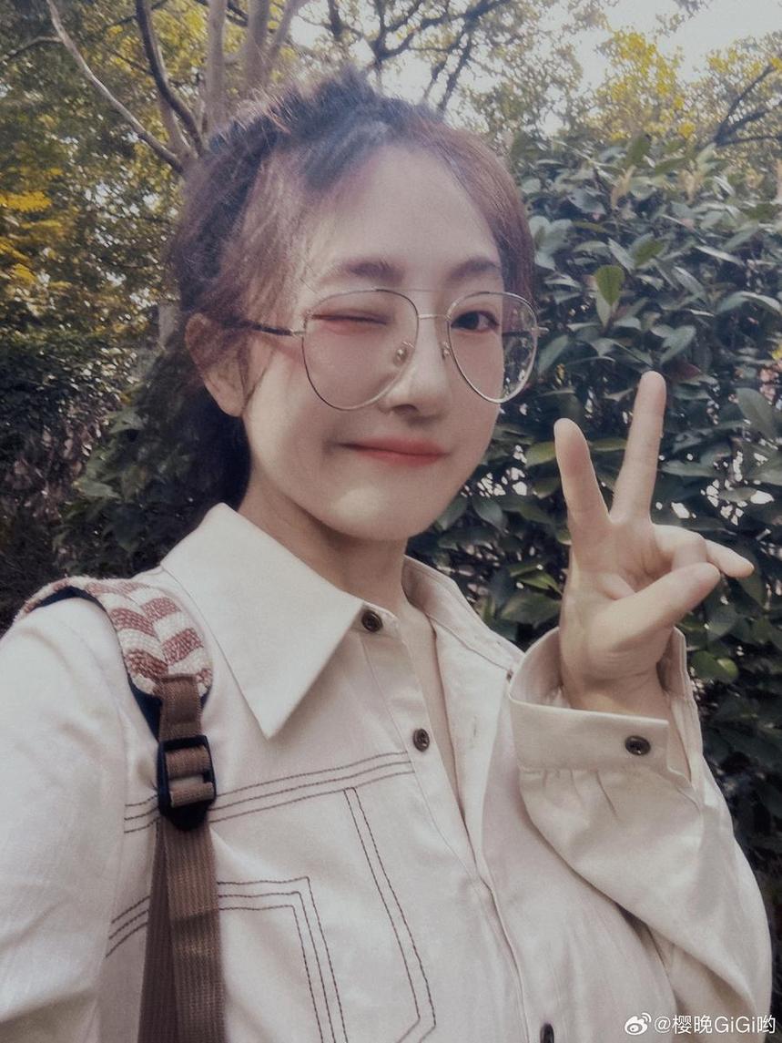 分享爆款原图，樱晚gigi下雨天上助你成为当之无愧的cosplay达人-51acg