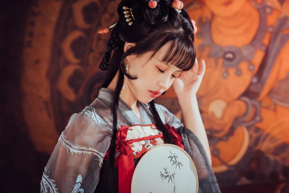 美图欣赏：晕崽zz圣诞小红帽cos作品-51acg
