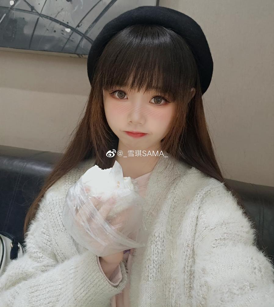 照片墙上的那一张，人人都被雪琪sama吉他妹妹的超美镜头折服。-51acg
