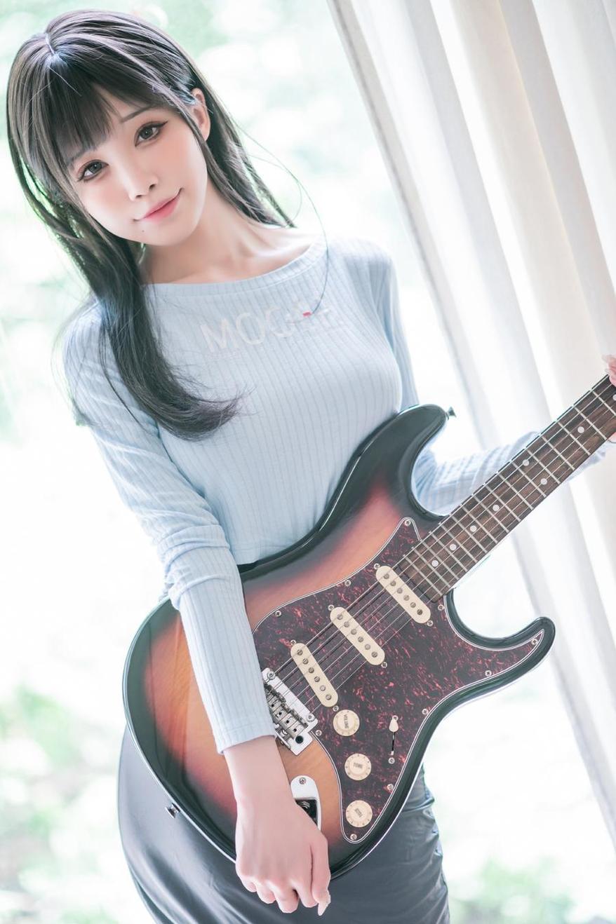色彩丰富，水淼aqua夜阑礼服照片欣赏一定要来-51acg