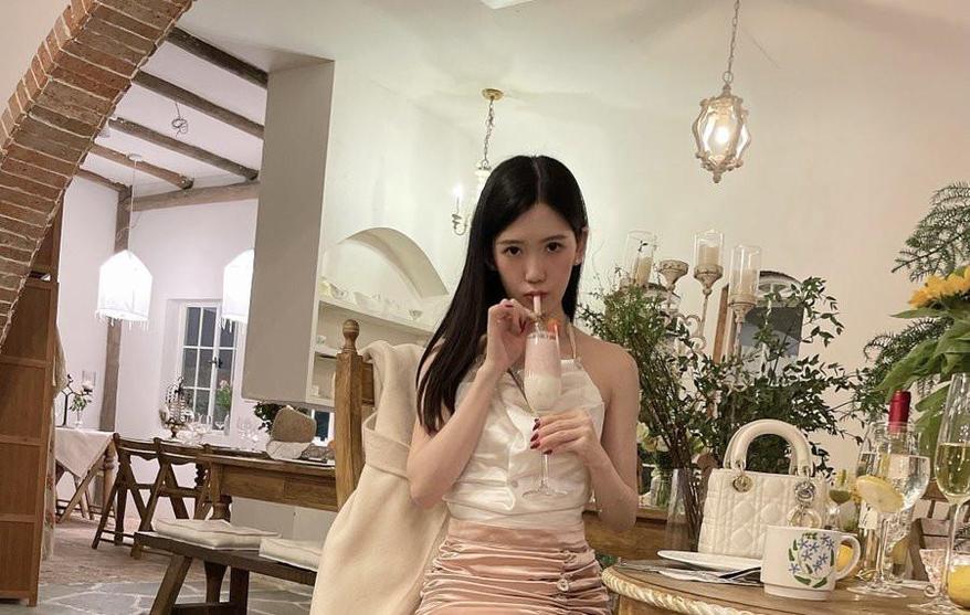 《cos作品大揭秘：chloe霏霏全套原图》：看她化身为你的偶像-51acg
