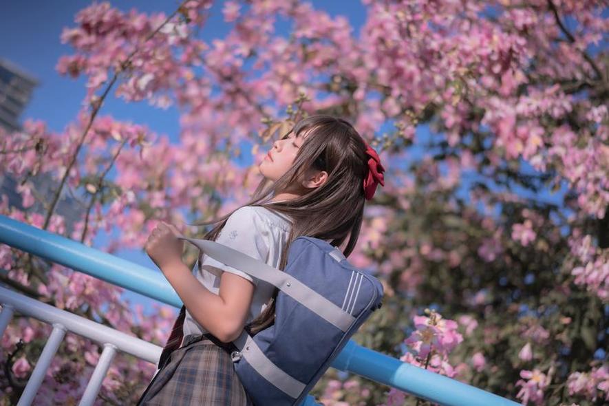萌芽儿cos魔法少女：在原版图的基础上，加入了特效，更魔幻可爱-51acg