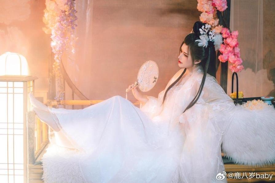 惊艳Coser鹿八岁免费图集大放送，绝美作品不容错过-51acg