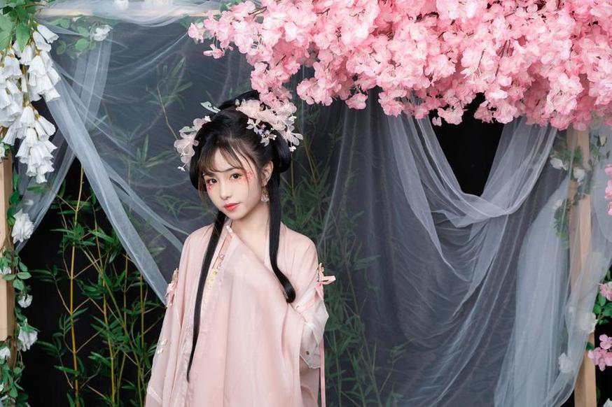 知名coser喵小吉的镜头下，大家一定要好好欣赏这些照片的赏析价值。-51acg