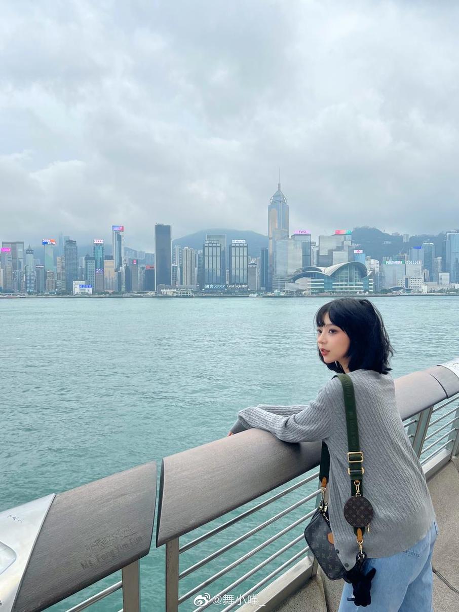 舞小喵小腹部纹身图片，这是我最喜欢的摄影作品之一。-51acg