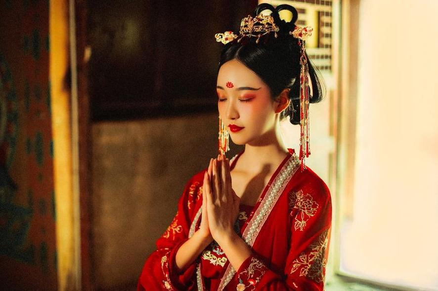 沧霁桔梗cos狐狸：柔美玉容，神秘诱惑图包分享-51acg