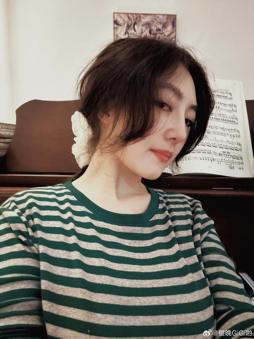 樱晚gigi教钢琴的原图分享，让你更深入地感悟音乐内涵。-51acg