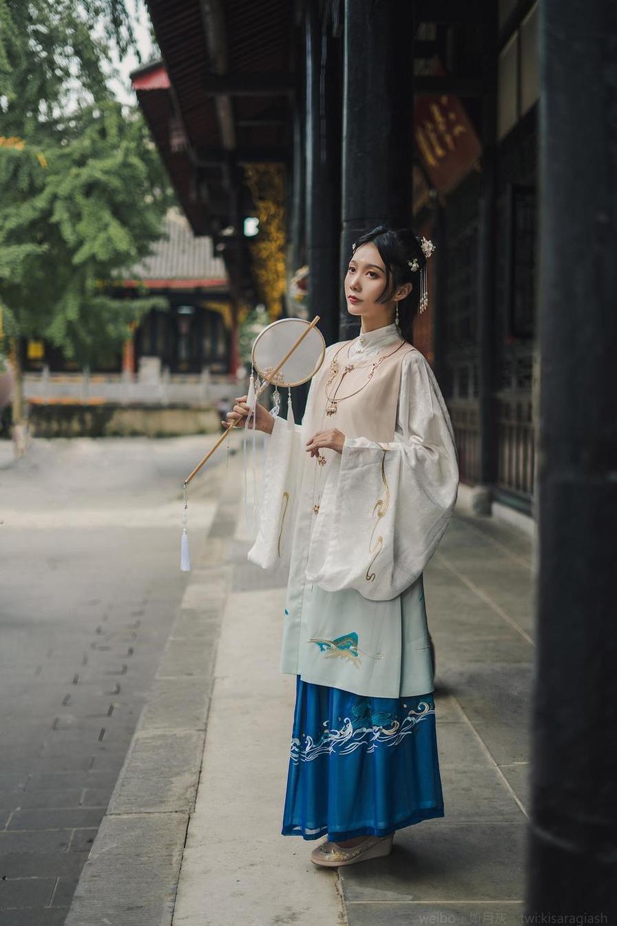 如月灰图包中的作品，呈现另一种美-51acg