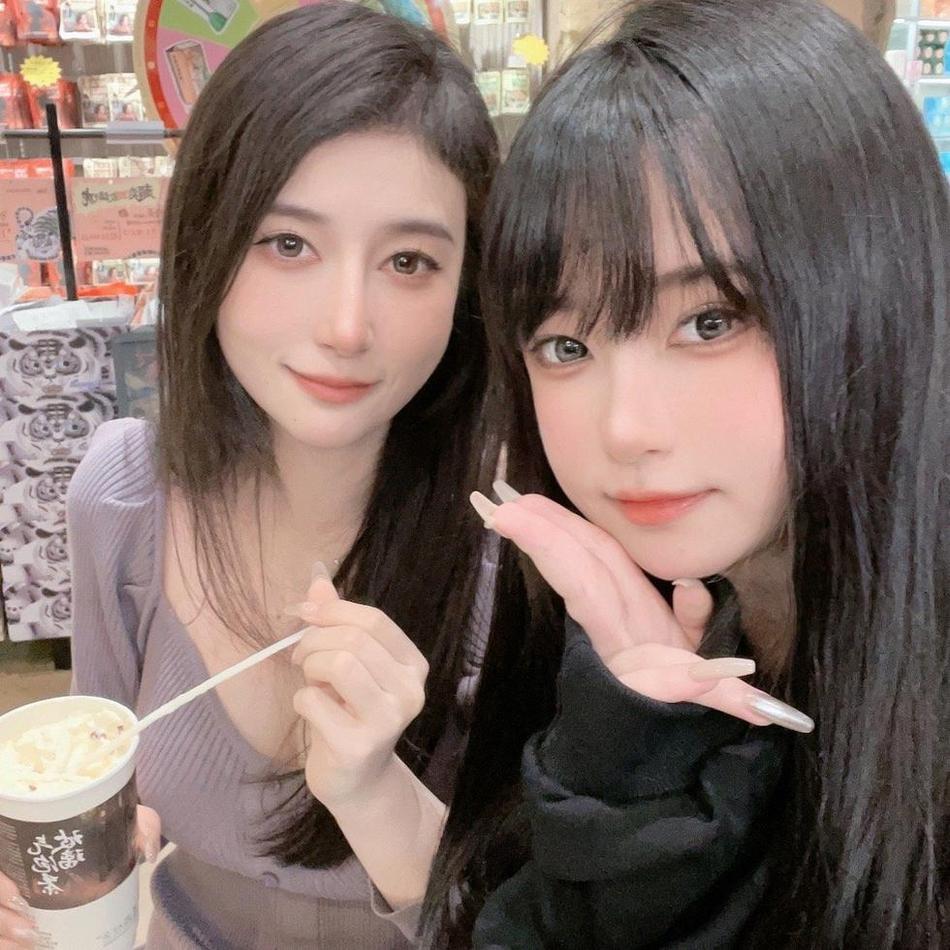 超美的cos照片花瓣般绽放在白银81最新图包免费中，每幅图都是一件艺术品。-51acg