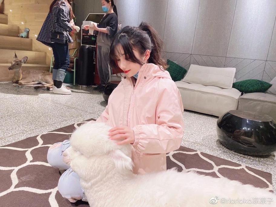 凉凉子的美图集锦：用光影诠释美的力量-51acg