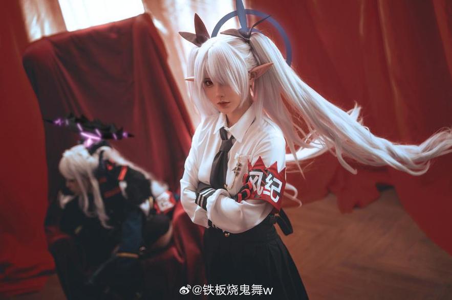 铁板烧鬼舞W露背毛衣cos作品精选，让你感受cosplay的无限魅力-51acg