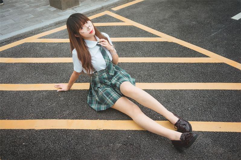 拥有多张美图的Money冷冷吉他少女，精心呈现的cos作品-51acg