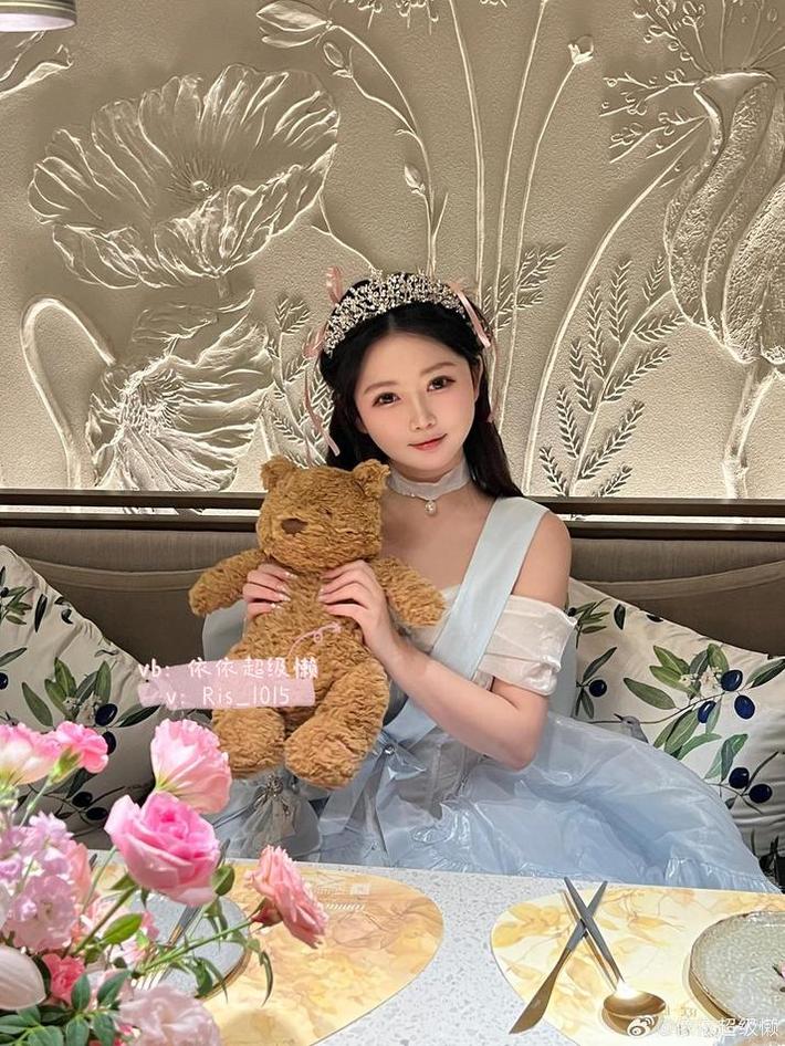 是依酱吖百度云摄影之美，一组原图定制打造cos作品的精品-51acg