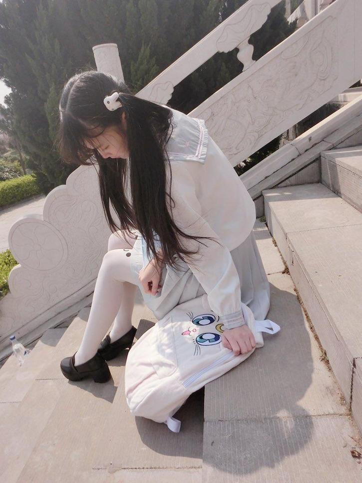 用眼神感受奶香，用心体会美图，这就是赛高酱私人定制牛奶的最大魅力。-51acg