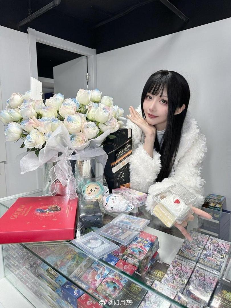 踏雪寻梦，如月灰毛衣美图护体。-51acg
