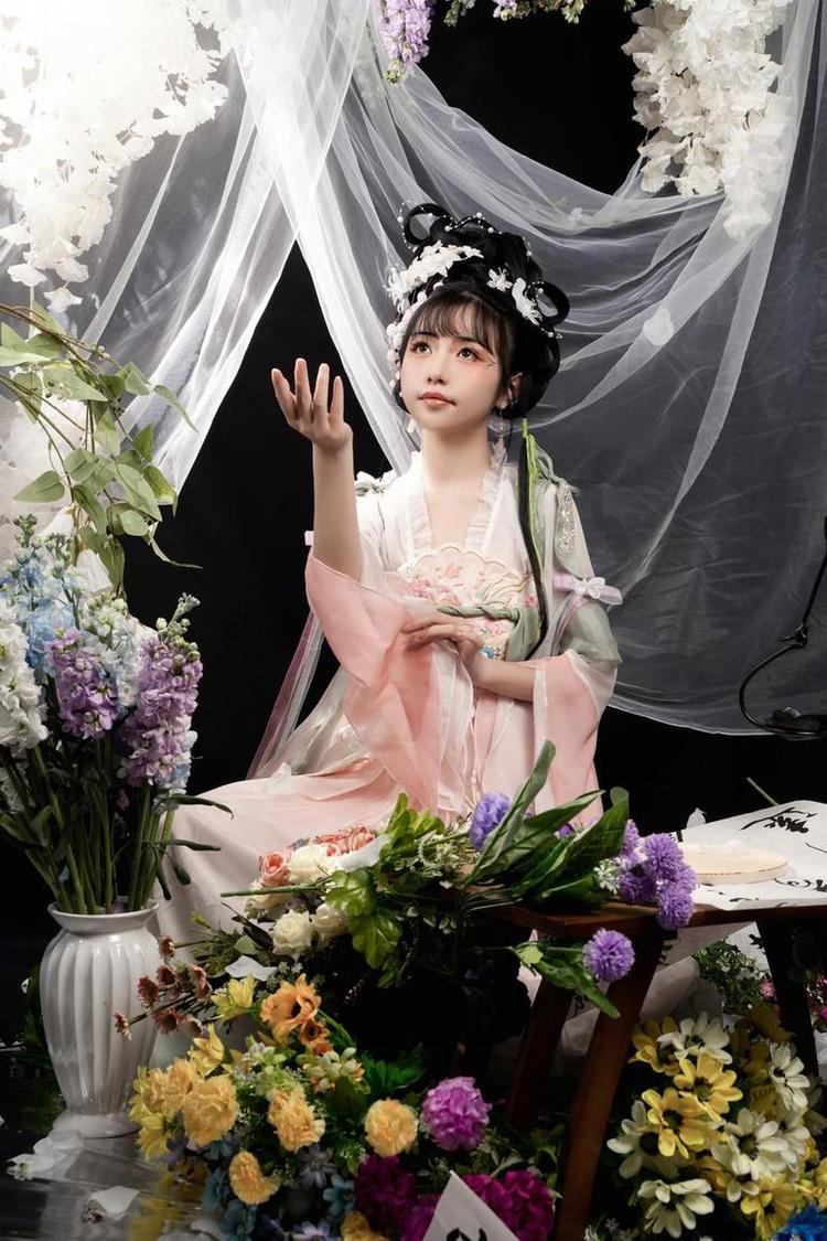 爆机少女喵小吉cos上百种作品，精选与你分享-51acg