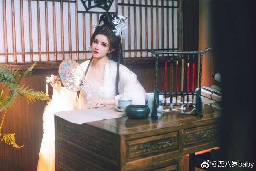 她来自鹿八岁神明的少女，却飞升成为cos作品代表。-51acg