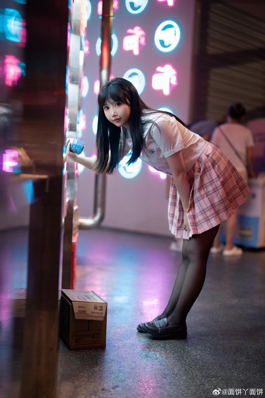 欣赏面饼仙儿cosplay的美，享受独一无二的视觉盛宴-51acg